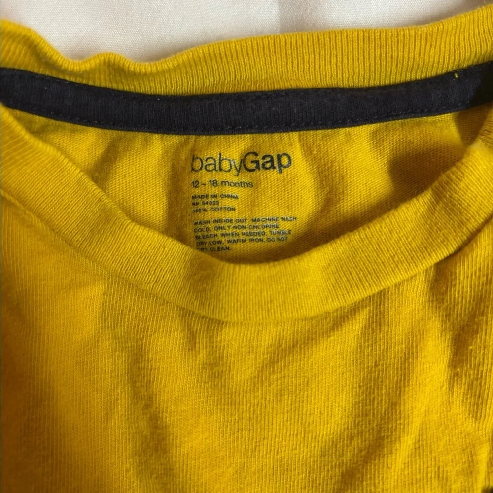 GAP Kids Long Sleeve Tee in Yellow and Navy size 18-24 months